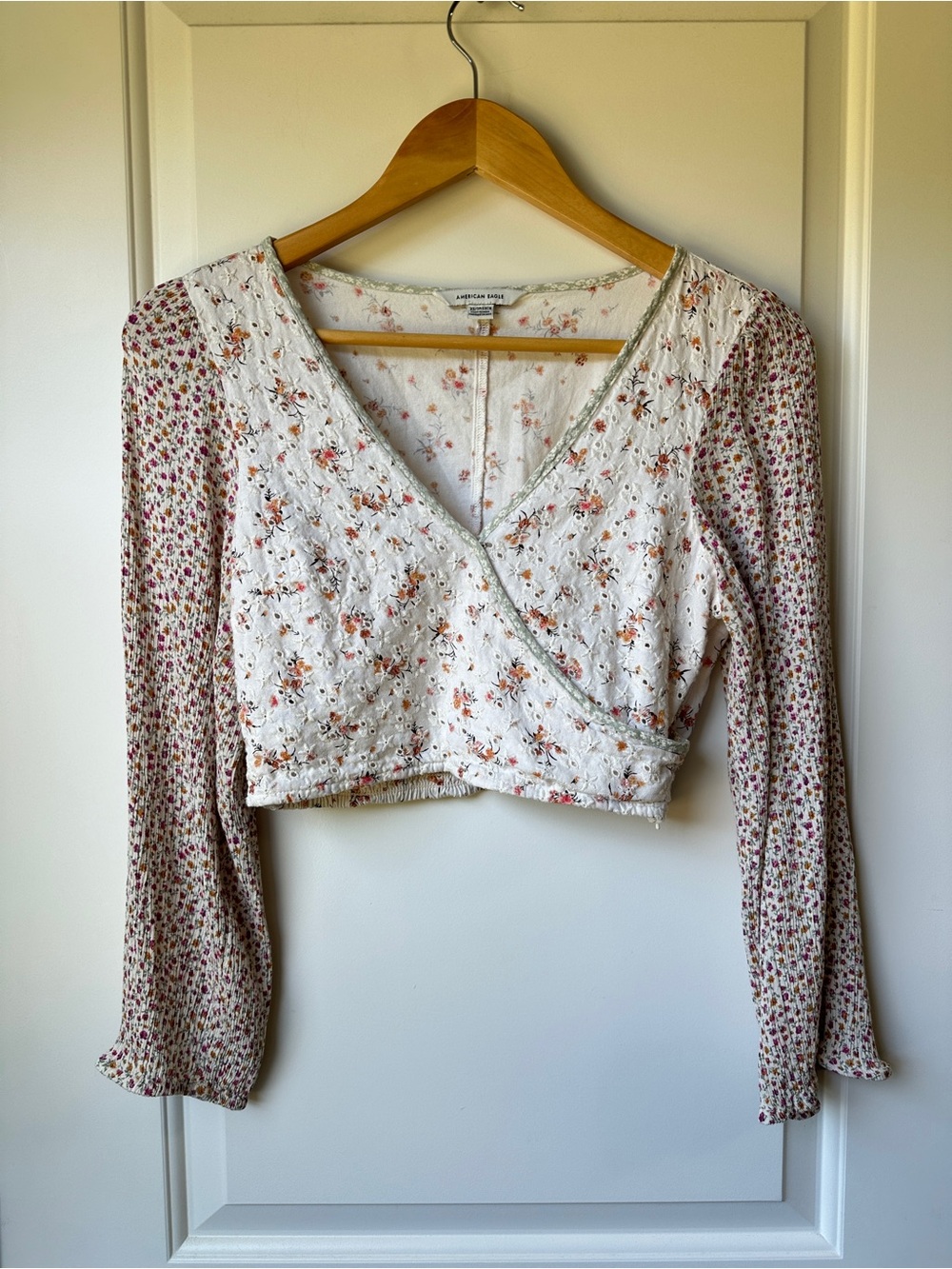 American Eagle Ditsy Floral Longsleeve Cropped Blouse